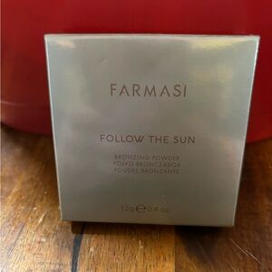 New in box Farmasi bronzing powder